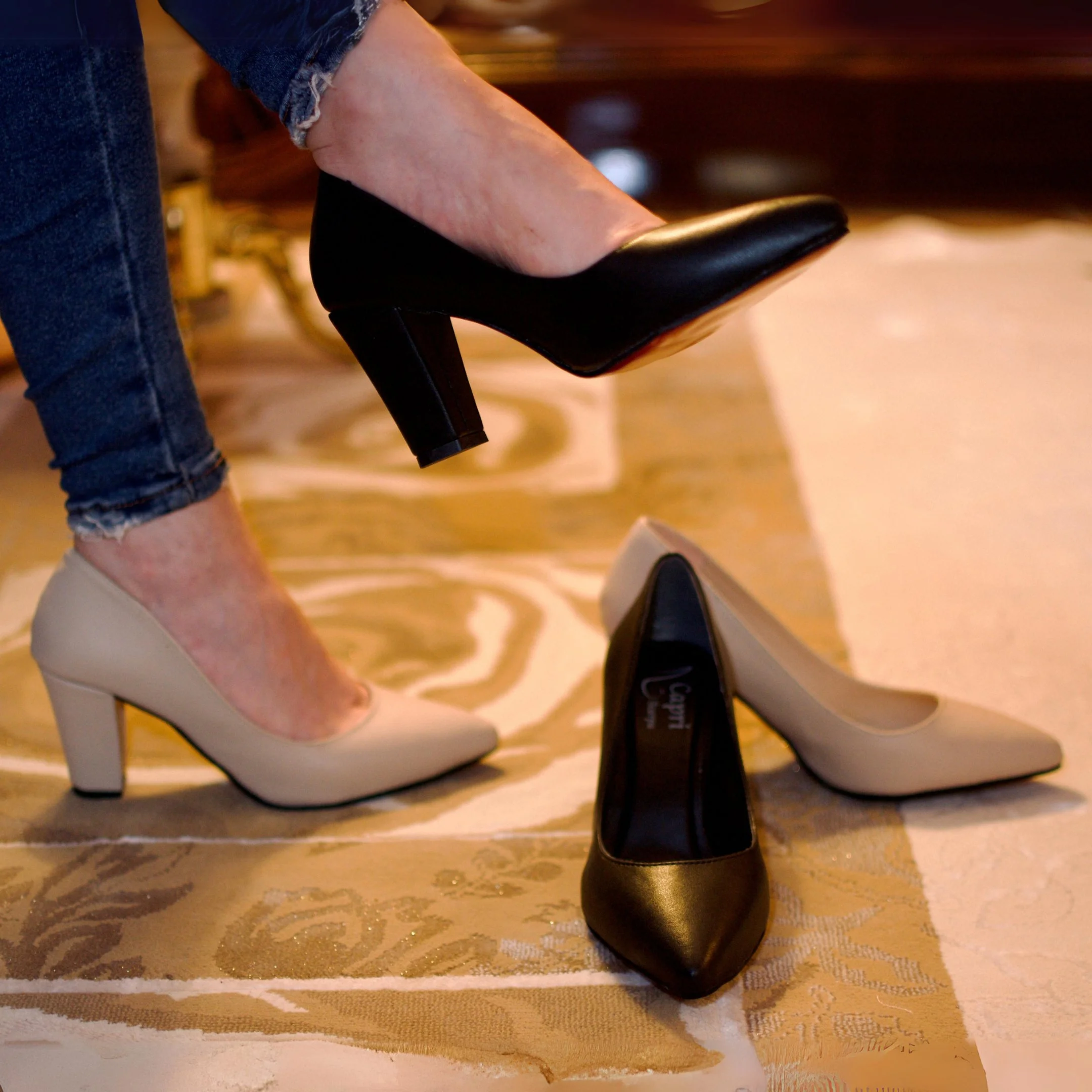 Capri-Azure-Noir-et-Beige-By-Capri-scarpa